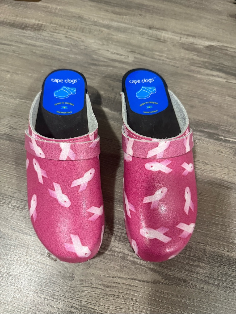 Cape Clogs Pink Ribbon Clogs - Picture 8 of 8